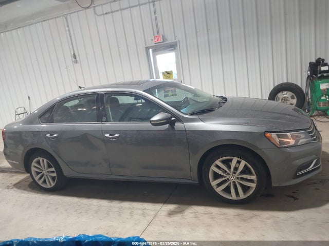 Продаж на аукціоні авто 2019 Volkswagen Passat 2.0t Wolfsburg Edition, vin: 1VWLA7A33KC013657, номер лоту: 44479976