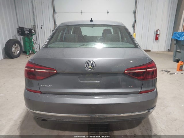 Продаж на аукціоні авто 2019 Volkswagen Passat 2.0t Wolfsburg Edition, vin: 1VWLA7A33KC013657, номер лоту: 44479976