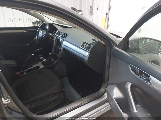 2019 VOLKSWAGEN PASSAT 1VWLA7A33KC013657 Photo 4