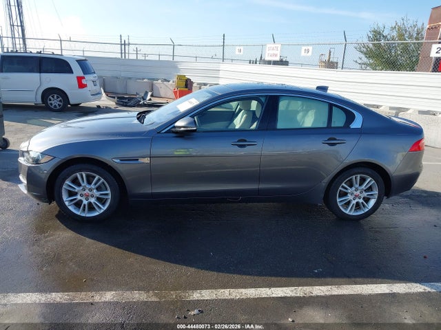 SAJAD4BG9HA949256 Jaguar Xe 25t Premium