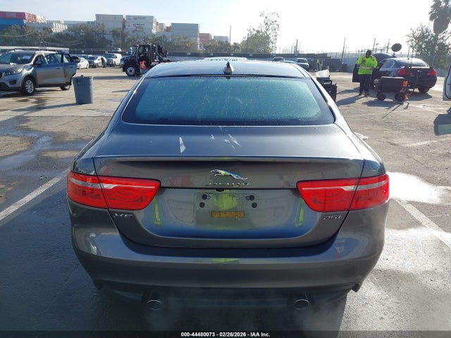 SAJAD4BG9HA949256 Jaguar Xe 25t Premium