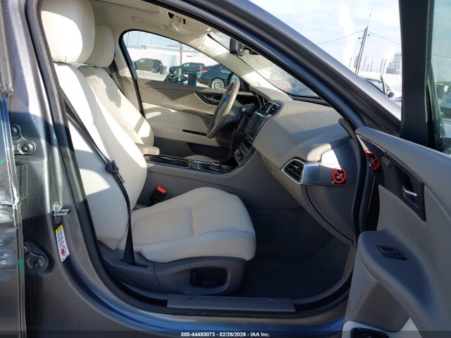 2017 JAGUAR XE SAJAD4BG9HA949256 Photo 4