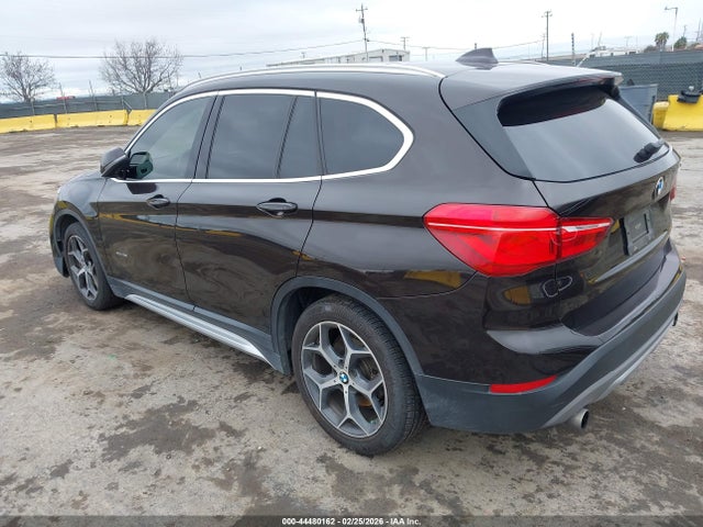 2016 BMW X1 WBXHT3C35G5F64957 Photo 2