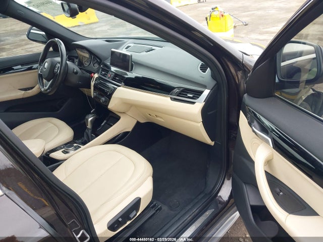 2016 BMW X1 WBXHT3C35G5F64957 Photo 4