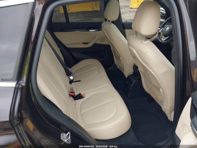 2016 BMW X1 WBXHT3C35G5F64957 Photo 7