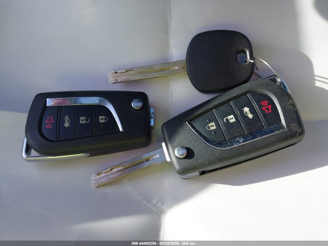 4T1C11AKXNU623072 Toyota CAMRY LE