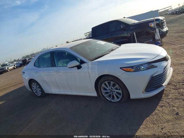 4T1C11AKXNU623072 Toyota CAMRY LE