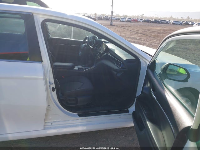 4T1C11AKXNU623072 Toyota CAMRY LE