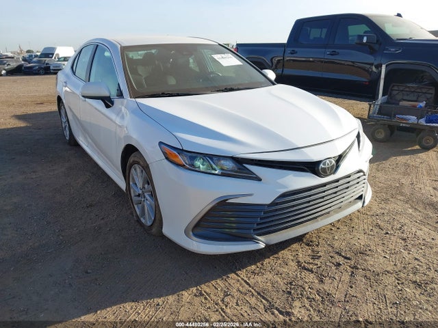 4T1C11AKXNU623072 Toyota CAMRY LE