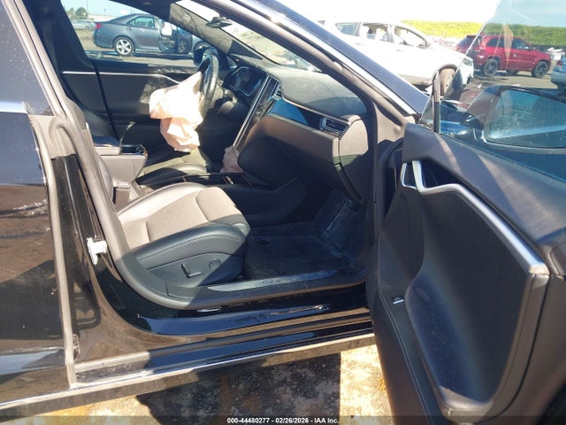 Продаж на аукціоні авто 2017 Tesla Model S 100d/60d/75d/90d/p100d, vin: 5YJSA1E28HF212163, номер лоту: 44480277