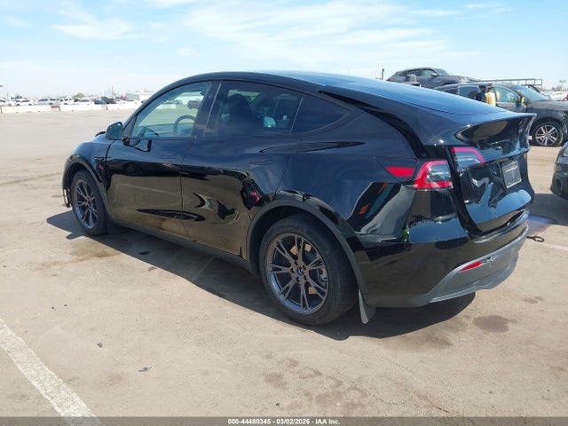 2025 TESLA MODEL Y 7SAYGDED7SF319842 Photo 2