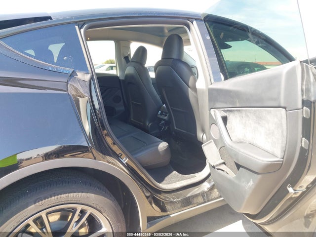 2025 TESLA MODEL Y 7SAYGDED7SF319842 Photo 7