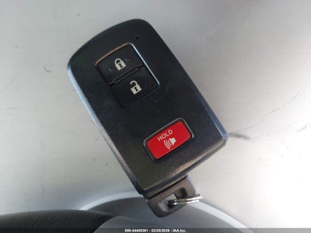 JTDKDTB35E1061545 Toyota Prius C Four