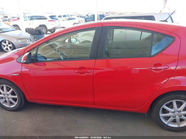 JTDKDTB35E1061545 Toyota Prius C Four
