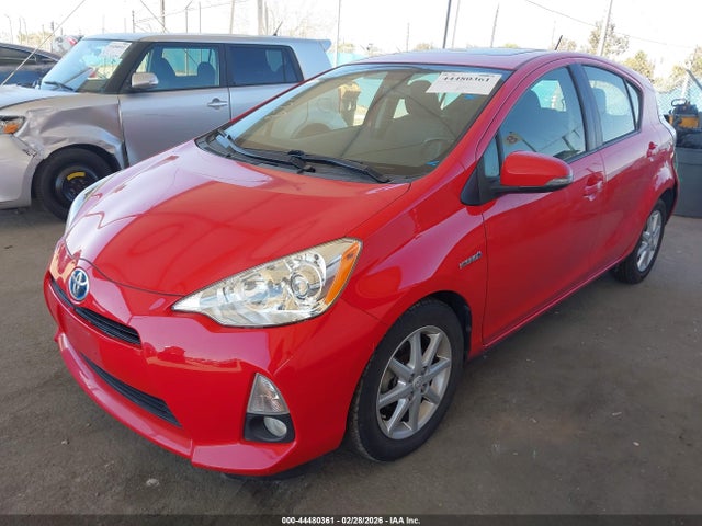 JTDKDTB35E1061545 Toyota Prius C Four