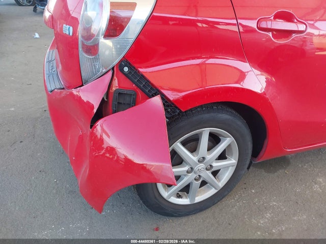 JTDKDTB35E1061545 Toyota Prius C Four