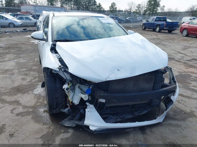 5NPD84LF7HH006443 Hyundai Elantra Limited