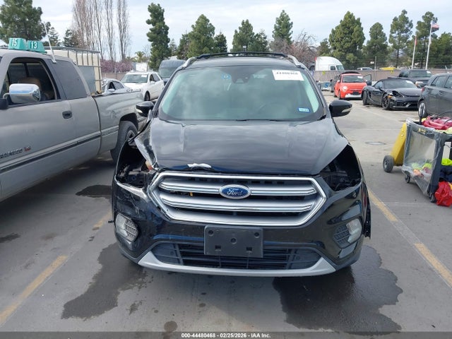 1FMCU9J98HUA81770 Ford Escape Titanium