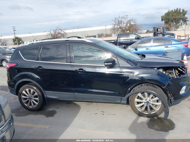 1FMCU9J98HUA81770 Ford Escape Titanium