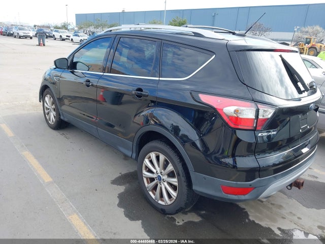 1FMCU9J98HUA81770 Ford Escape Titanium