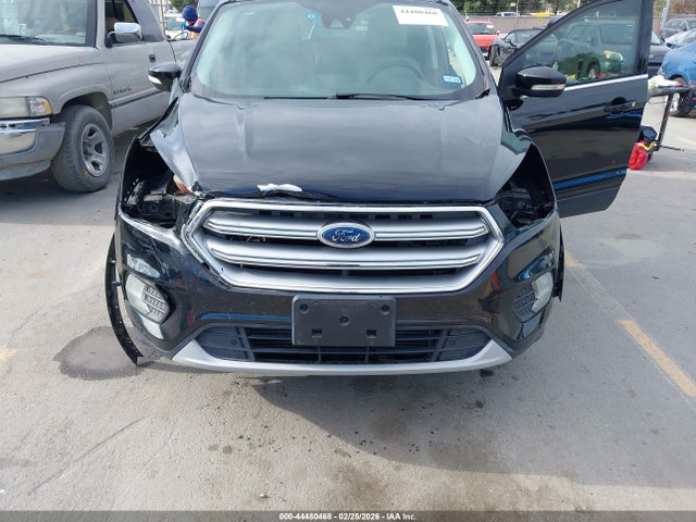 1FMCU9J98HUA81770 Ford Escape Titanium