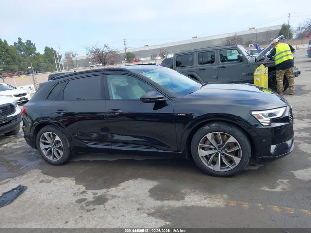Aukcja sprzedaży 2021 Audi E-tron Premium Plus Quattro, vin: WA1LAAGE8MB039232, numer aukcji: 44480512