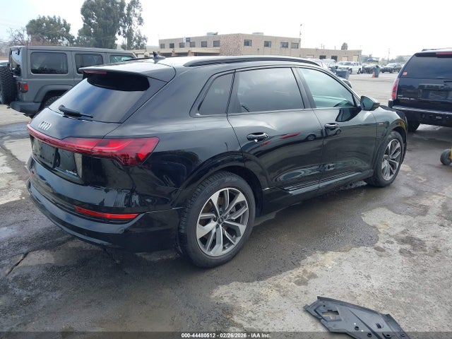 Aukcja sprzedaży 2021 Audi E-tron Premium Plus Quattro, vin: WA1LAAGE8MB039232, numer aukcji: 44480512