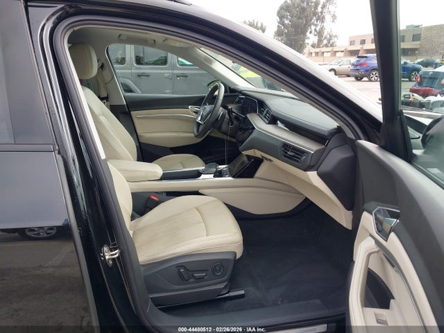 Aukcja sprzedaży 2021 Audi E-tron Premium Plus Quattro, vin: WA1LAAGE8MB039232, numer aukcji: 44480512