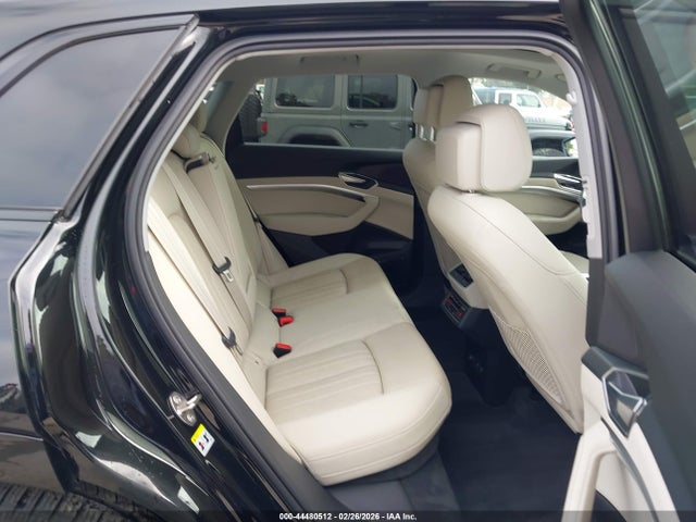 Aukcja sprzedaży 2021 Audi E-tron Premium Plus Quattro, vin: WA1LAAGE8MB039232, numer aukcji: 44480512