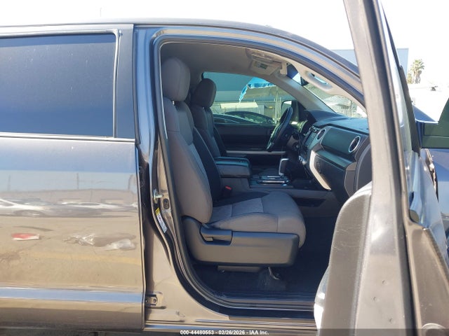 5TFEM5F17HX115057 Toyota Tundra Sr5 4.6l V8