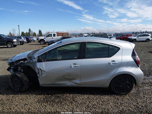 JTDKDTB37F1108527 Toyota Prius C Two