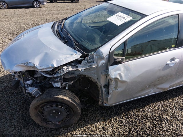 JTDKDTB37F1108527 Toyota Prius C Two