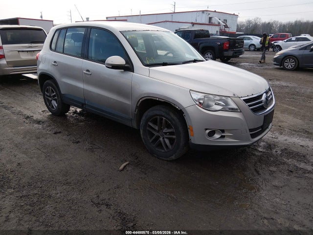 2011 VOLKSWAGEN TIGUAN WVGBV7AX5BW560977