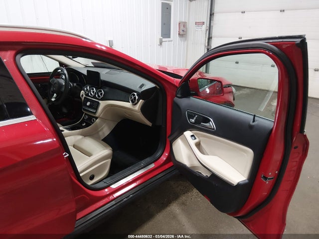 WDCTG4GB8KU019554 Mercedes-Benz Gla 250 4matic