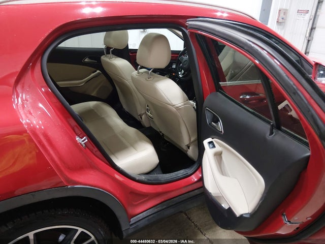 WDCTG4GB8KU019554 Mercedes-Benz Gla 250 4matic