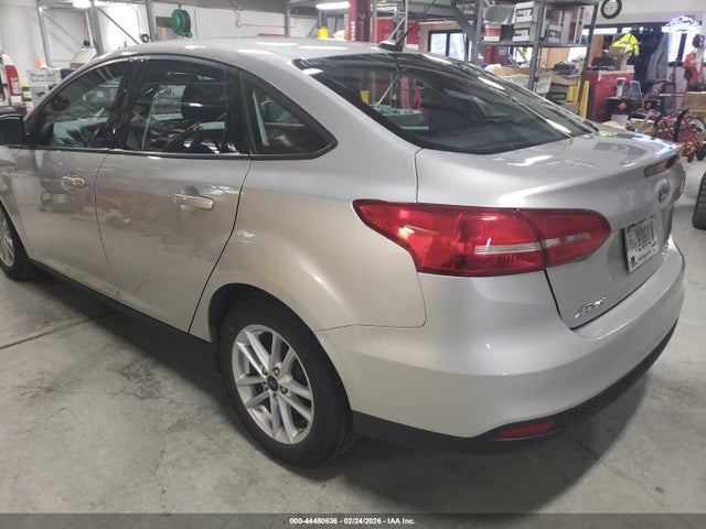 Ford FOCUS SE 2018 1FADP3F29JL327185 Image 3