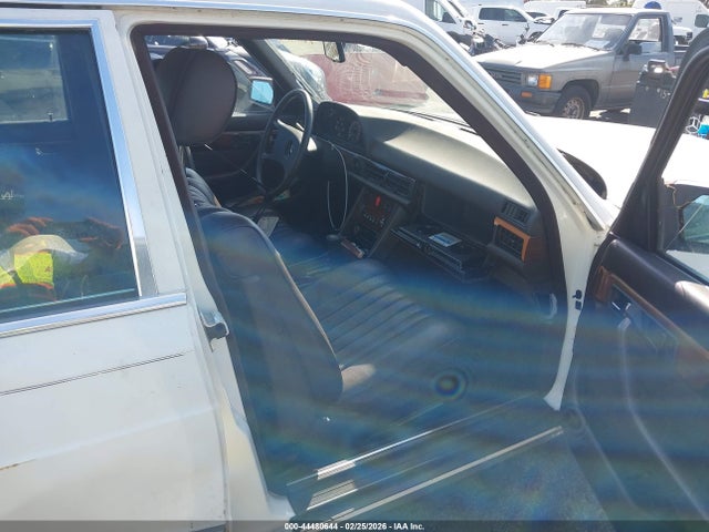1985 MERCEDES-BENZ 380 WDBCA32C4FA162203 Photo 4
