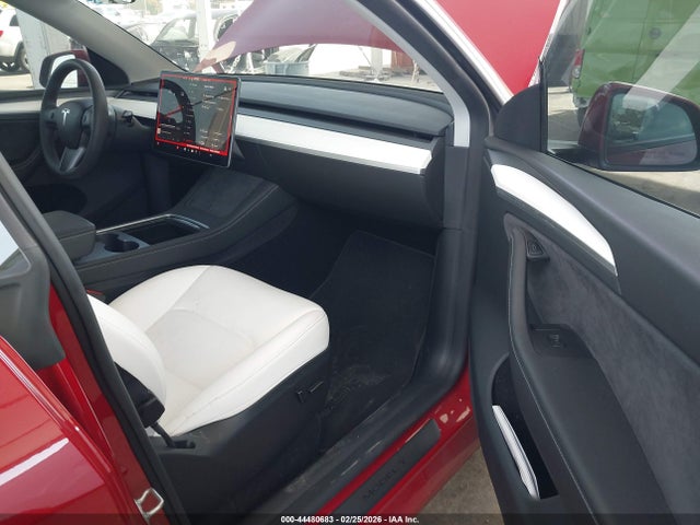 2023 TESLA MODEL Y 7SAYGDEE1PA136112 Photo 4