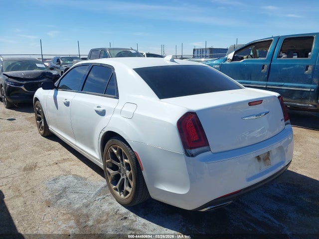 44480694 :رقم المزاد ، 2C3CCAAG5JH275368 vin ، 2018 Chrysler 300 Touring مزاد بيع