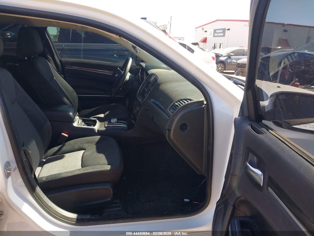 44480694 :رقم المزاد ، 2C3CCAAG5JH275368 vin ، 2018 Chrysler 300 Touring مزاد بيع