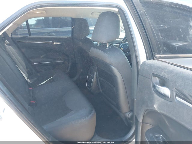 44480694 :رقم المزاد ، 2C3CCAAG5JH275368 vin ، 2018 Chrysler 300 Touring مزاد بيع