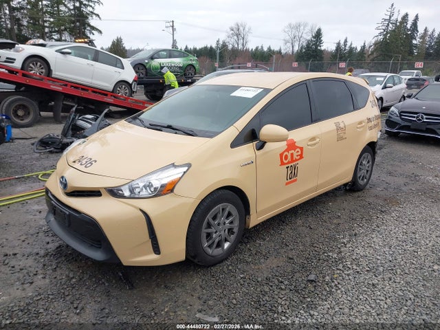 Toyota Prius V Two 2017 JTDZN3EU3HJ059409 Image 2