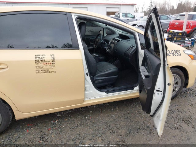 Toyota Prius V Two 2017 JTDZN3EU3HJ059409 Image 5