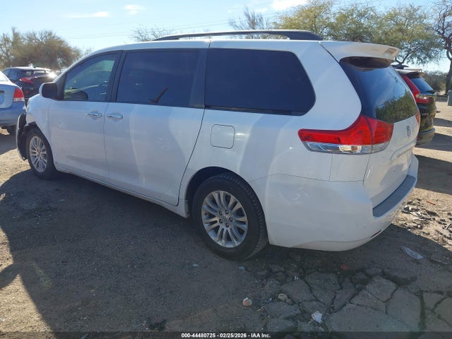 2011 TOYOTA SIENNA 5TDYK3DC0BS052473 Photo 2