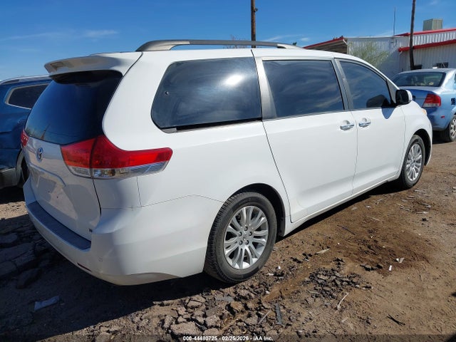 2011 TOYOTA SIENNA 5TDYK3DC0BS052473 Photo 3