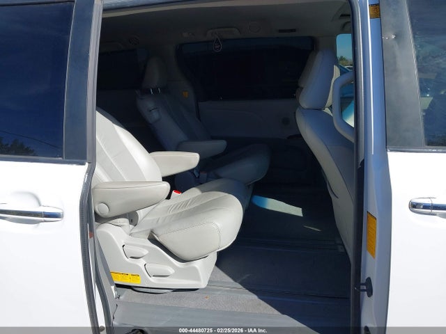 2011 TOYOTA SIENNA 5TDYK3DC0BS052473 Photo 7