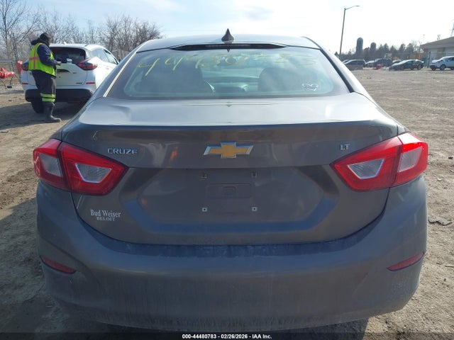 Chevrolet Cruze Lt Auto 2018 1G1BE5SM2J7162401 Image 16
