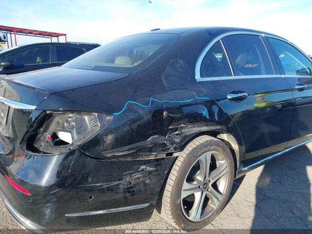 Продажа на аукционе авто 2018 Mercedes-benz E 300, vin: WDDZF4JB0JA373120, номер лота: 44480802