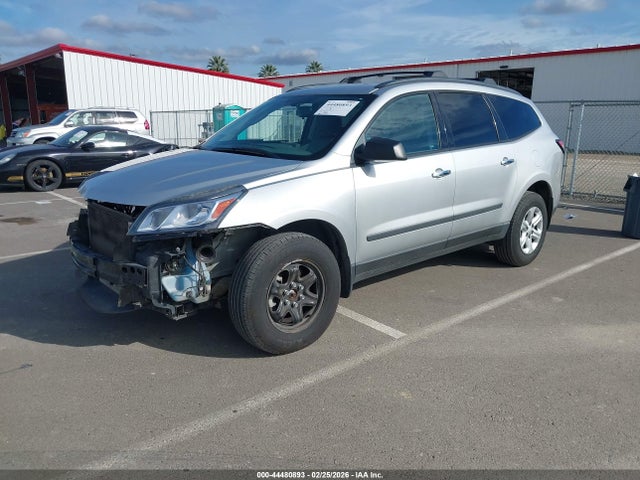 Chevrolet Traverse Ls 2017 1GNKRFKD7HJ288291 Image 2