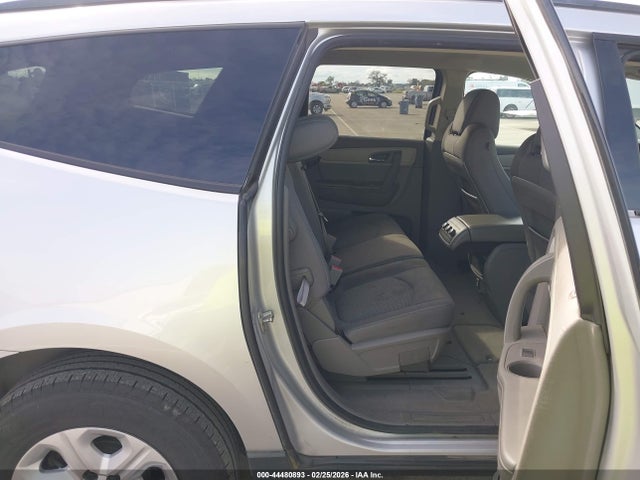 Chevrolet Traverse Ls 2017 1GNKRFKD7HJ288291 Image 8